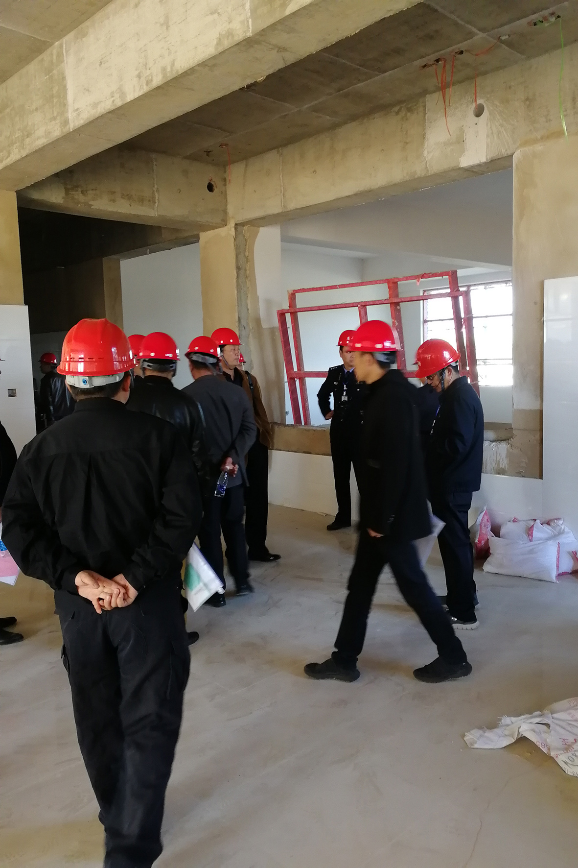 云南省戒毒局強戒系統(tǒng)觀摩學習我司監(jiān)理的云南省第二強制隔離戒毒所施工現(xiàn)場