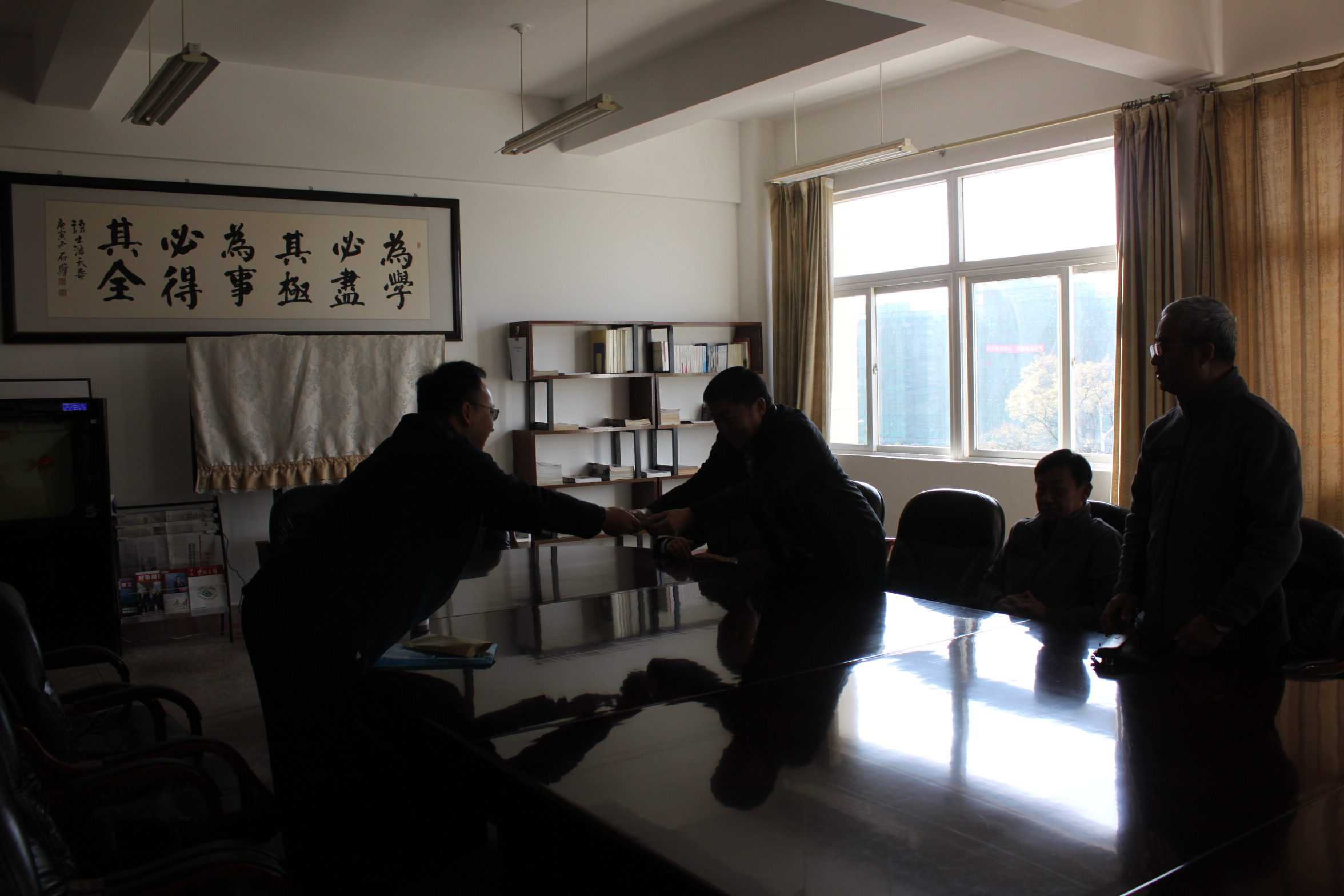 公司對安寧中學(xué)、祿脿中學(xué)進行2019年度愛心助學(xué)捐贈