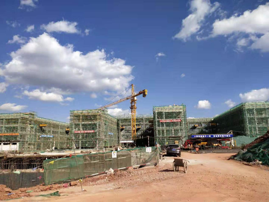 安寧市寧湖小學改擴建工程教學樓主體封頂