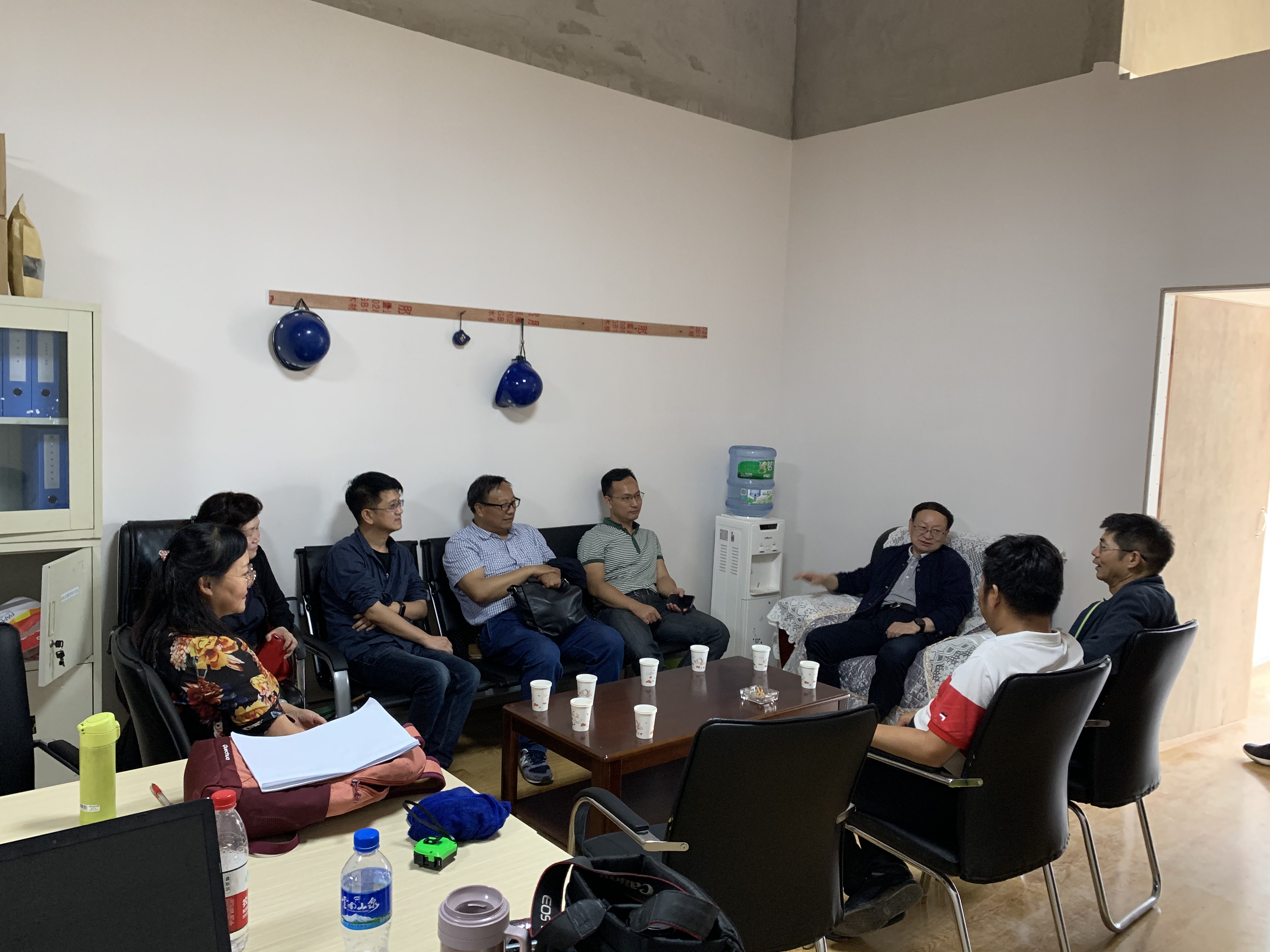 昆明冶金高等?？茖W(xué)校領(lǐng)導(dǎo)蒞臨我公司慰問各級校友