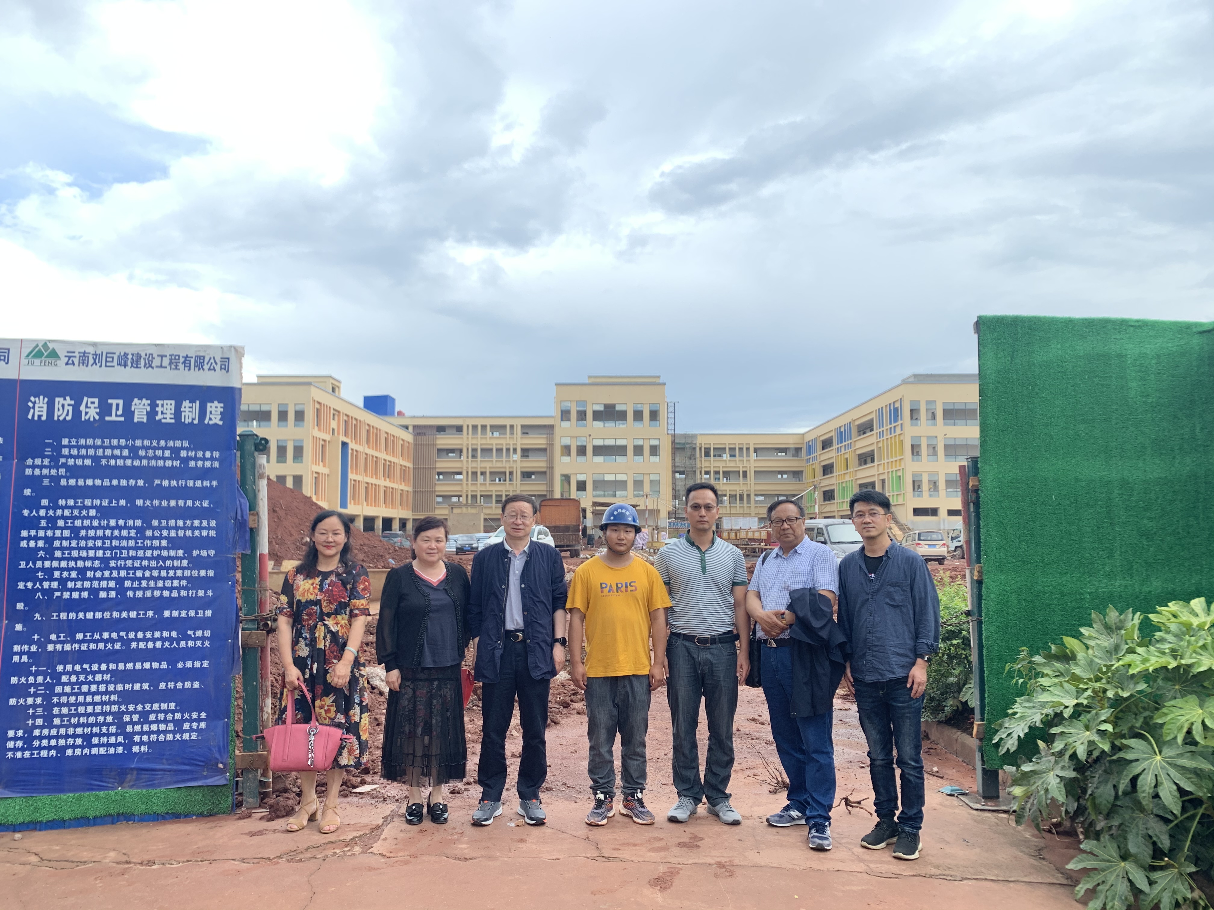 昆明冶金高等?？茖W(xué)校領(lǐng)導(dǎo)蒞臨我公司慰問各級校友