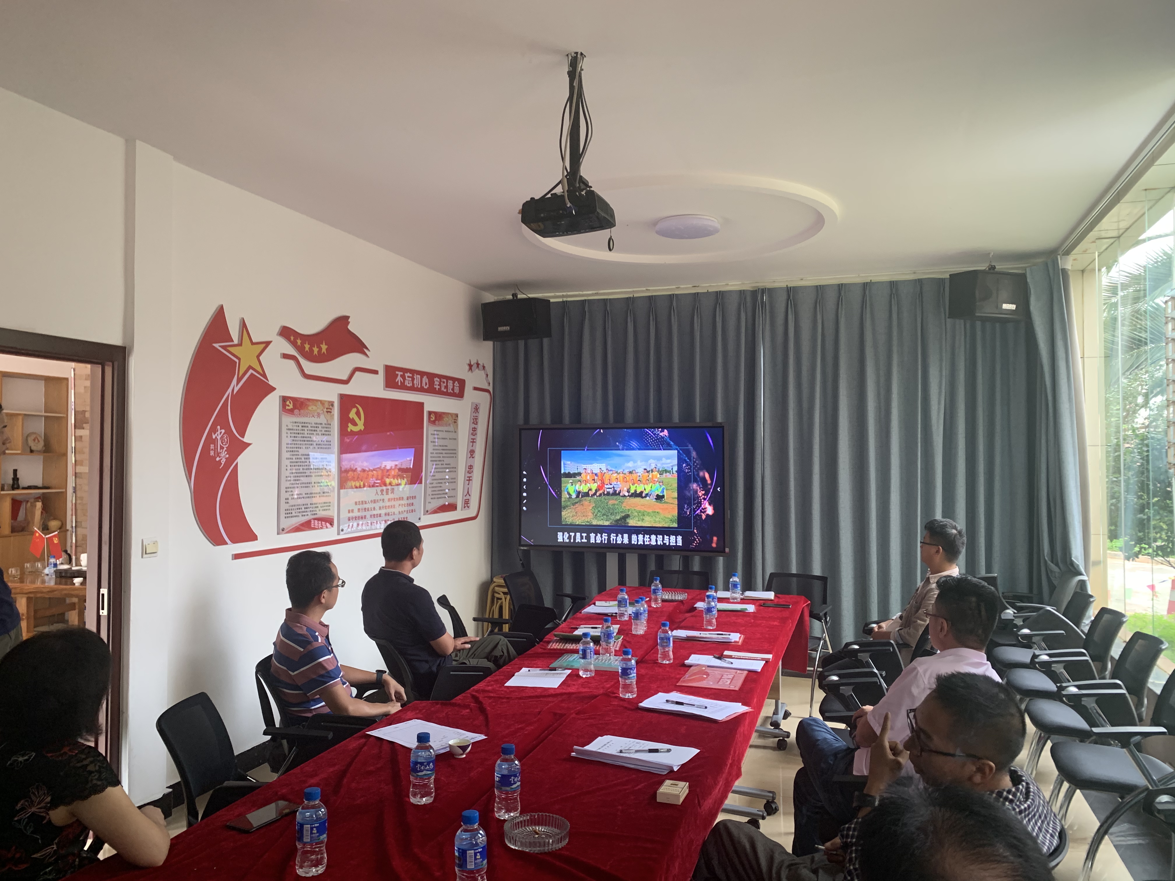 攀枝花市建筑工程學校各位領導蒞臨我公司調研指導