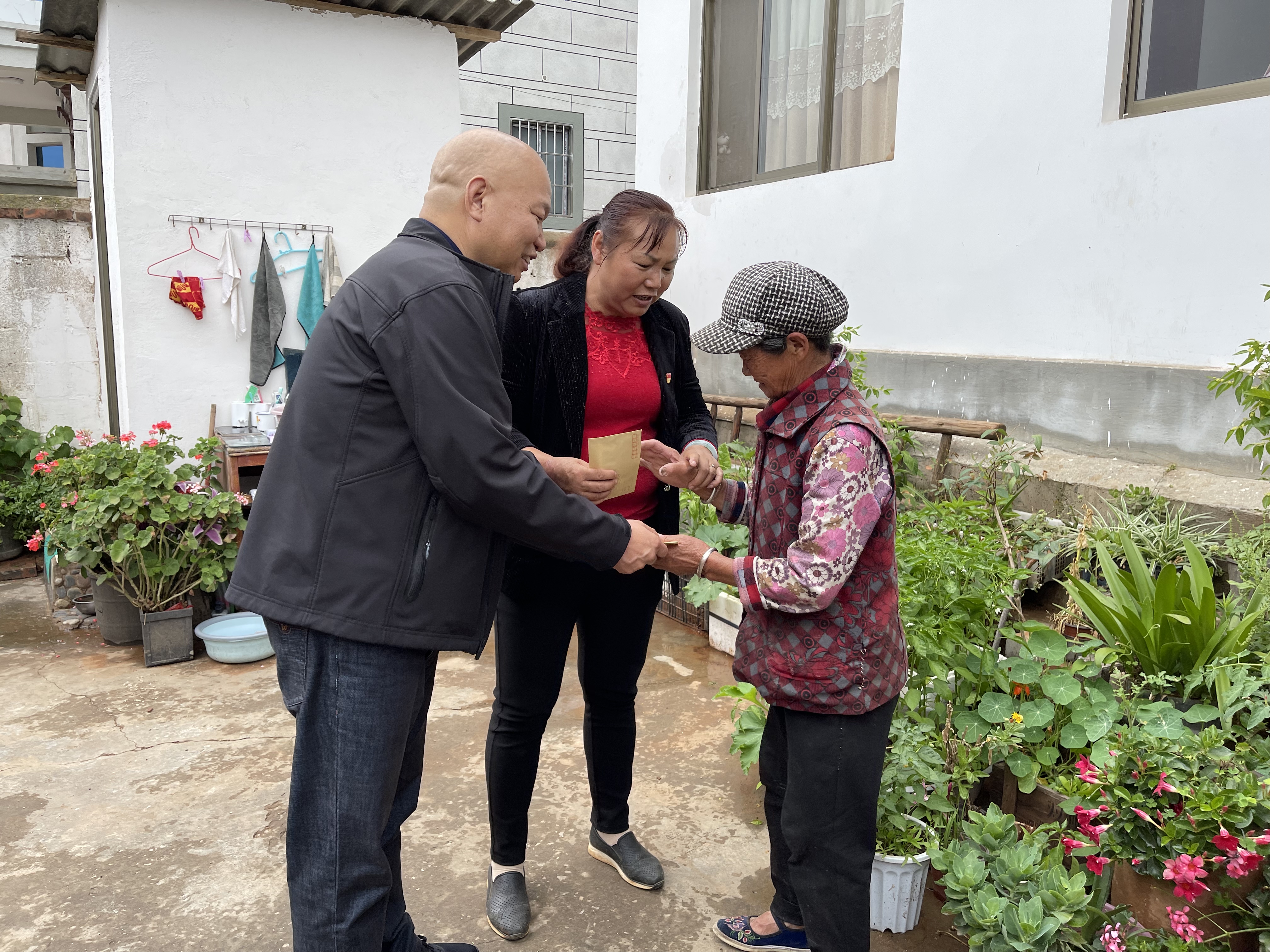 情系貧困殘疾人，走訪慰問送溫暖