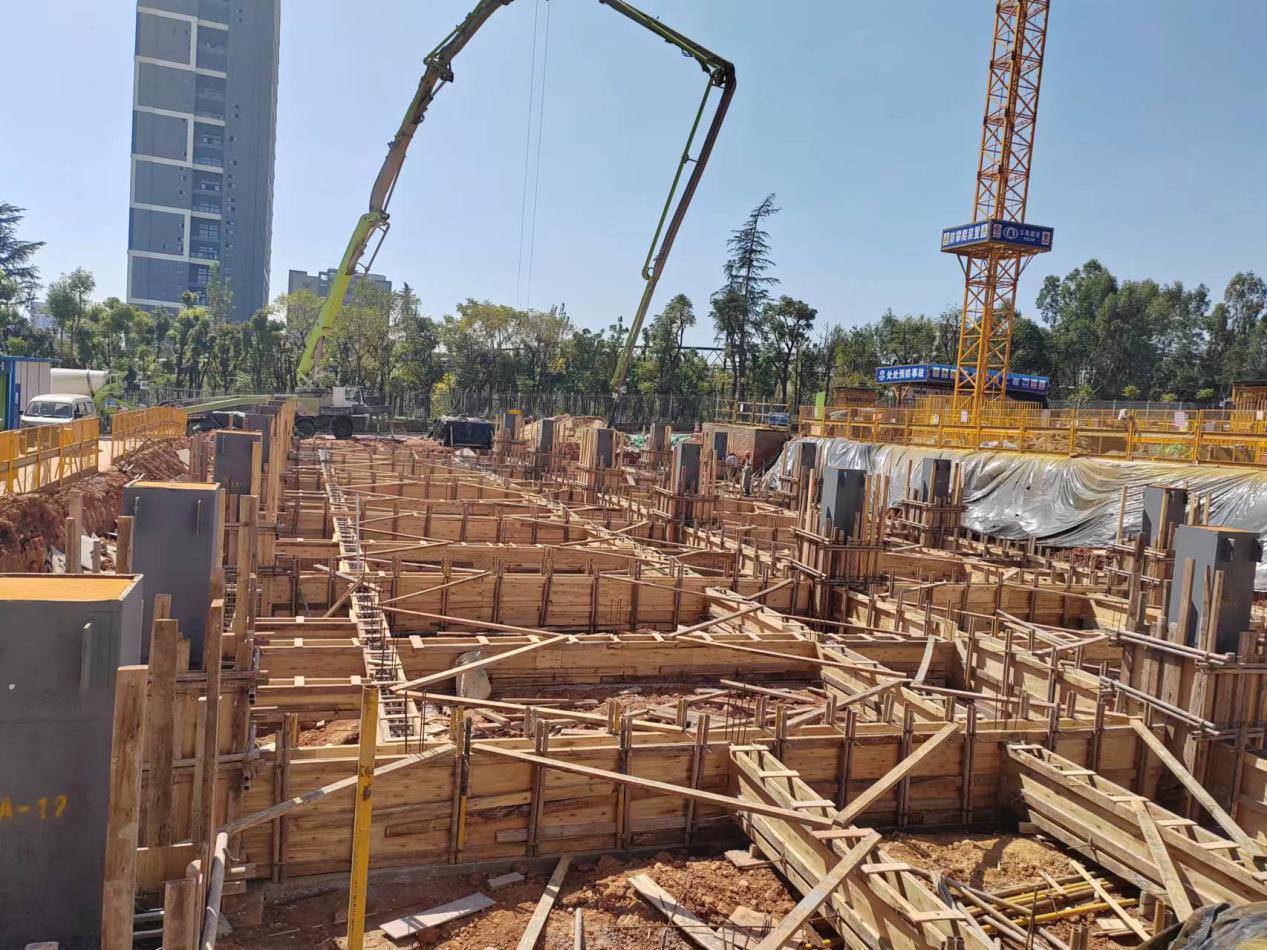 云南輕紡職業(yè)學(xué)院1標(biāo)段：1#、2#學(xué)生宿舍建設(shè)項(xiàng)目，2標(biāo)段：學(xué)生食堂建設(shè)項(xiàng)目10月份施工動(dòng)態(tài)