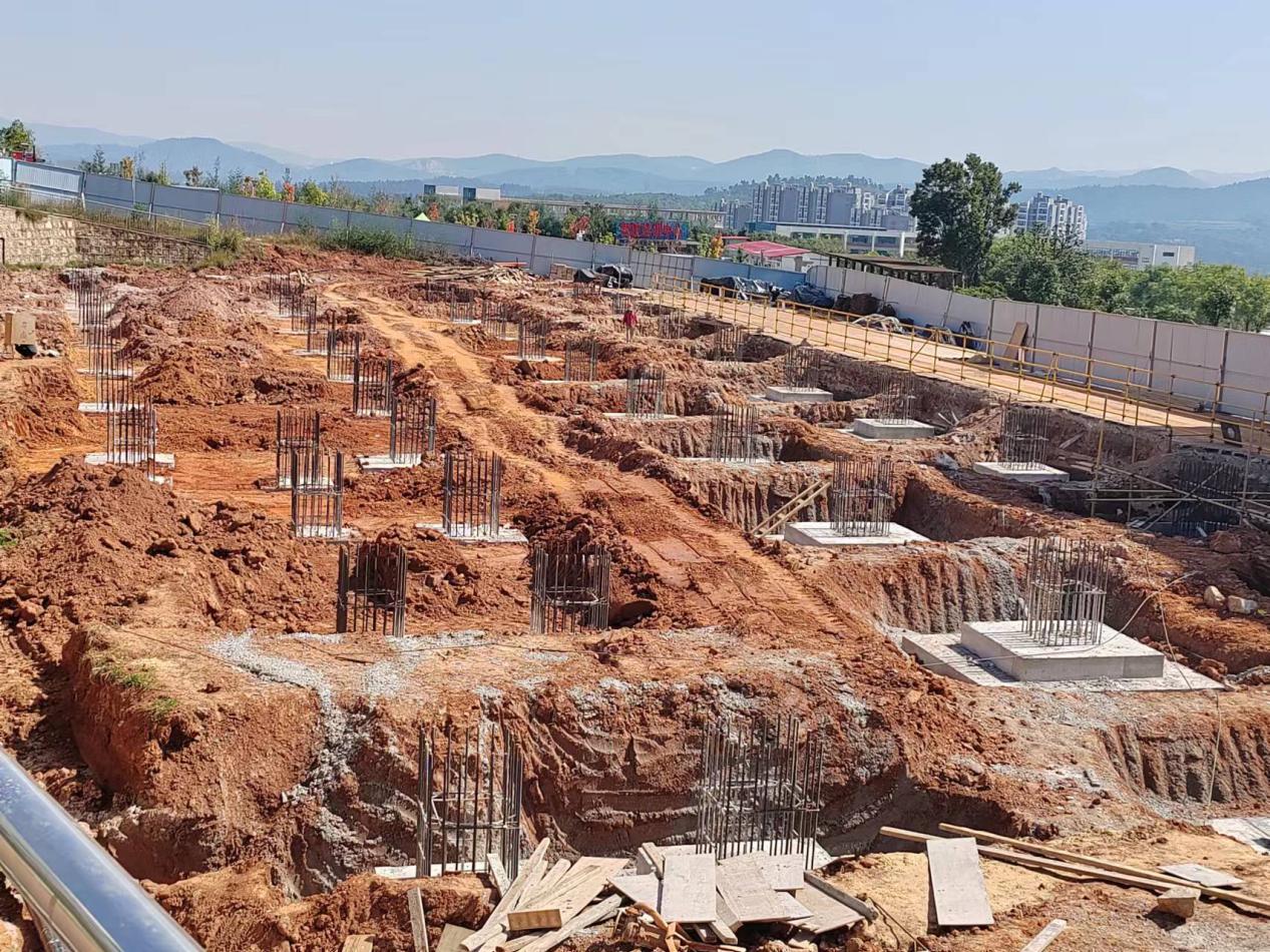 云南輕紡職業(yè)學(xué)院1標(biāo)段：1#、2#學(xué)生宿舍建設(shè)項(xiàng)目，2標(biāo)段：學(xué)生食堂建設(shè)項(xiàng)目10月份施工動(dòng)態(tài)