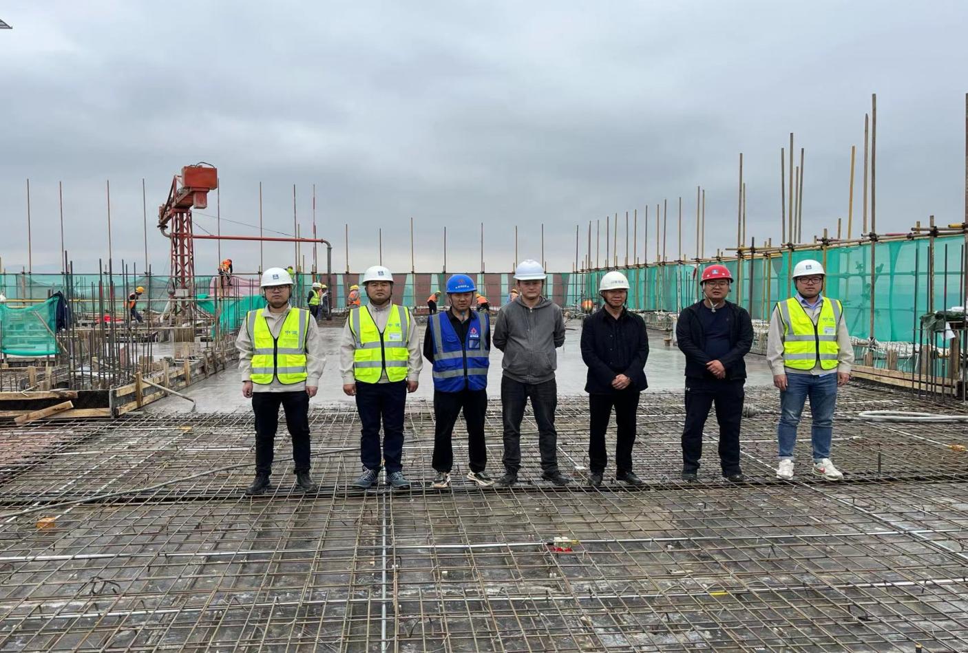 安寧職教雙創(chuàng)服務(wù)中心項(xiàng)目 第一棟(工程檢測(cè)中心)順利封頂