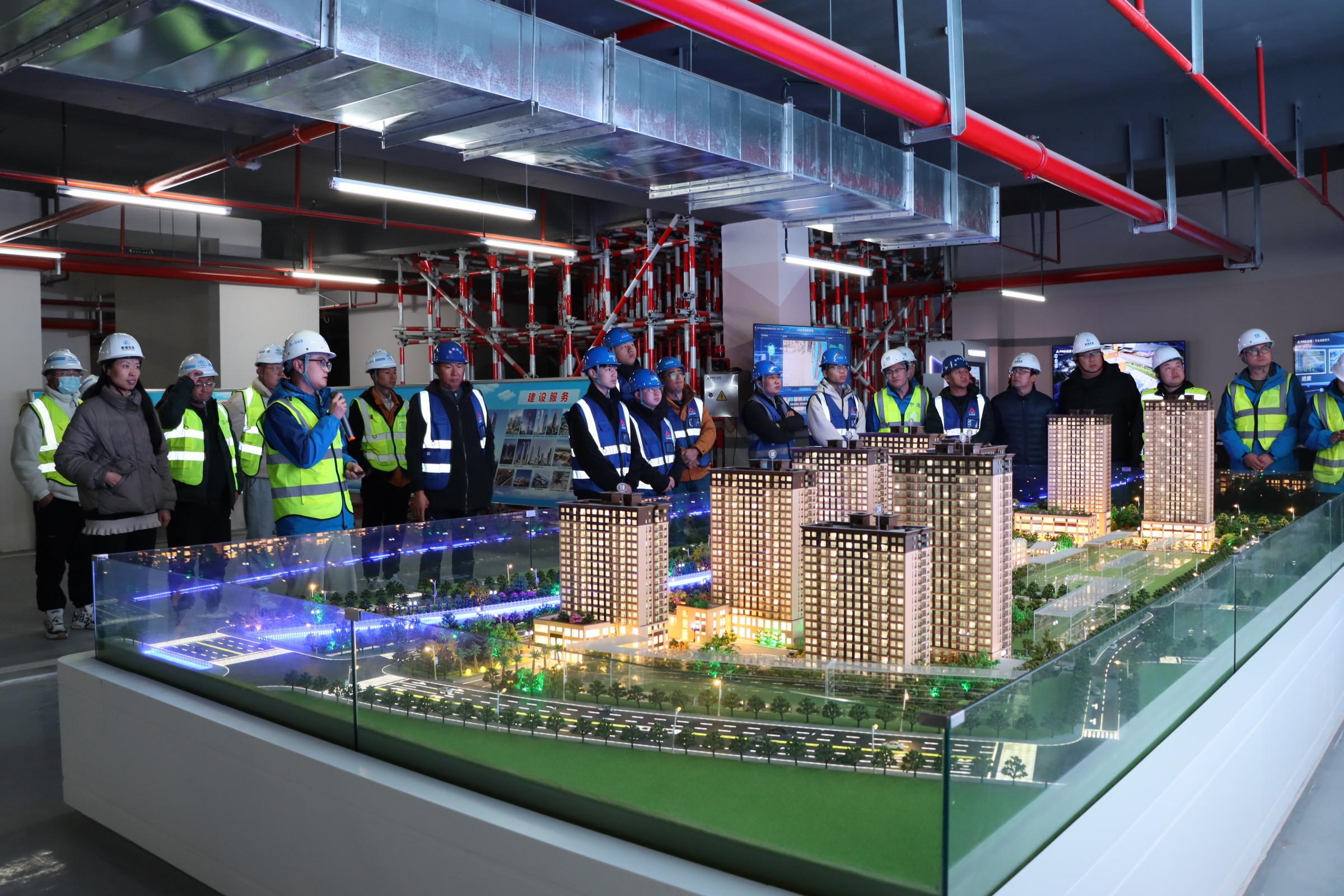 2023年12月由昆明市建筑協(xié)會組織的質量、安全觀摩活動在我司監(jiān)理的安寧市官廂街更新改造工程項目順利開展