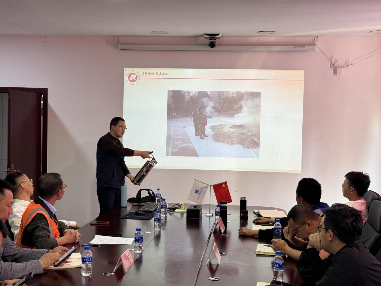 安寧市官廂街更新改造工程項(xiàng)目開展消防培訓(xùn)及應(yīng)急疏散演練活動(dòng)