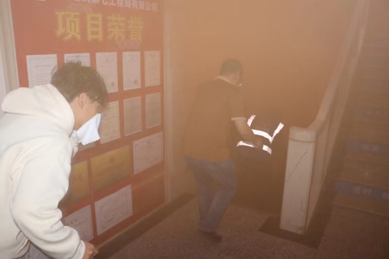 安寧市官廂街更新改造工程項(xiàng)目開展消防培訓(xùn)及應(yīng)急疏散演練活動(dòng)